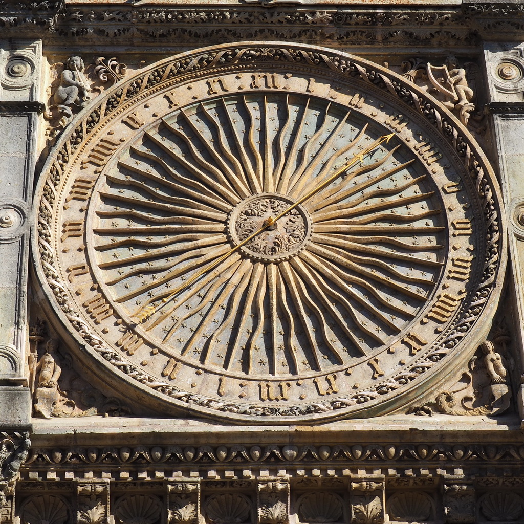 klok op de Notre-Dame de Chartres